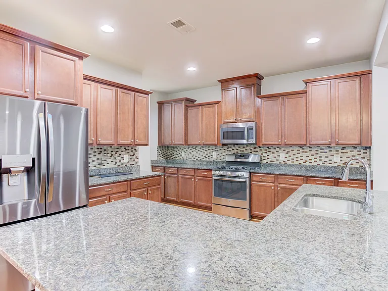 20846 Ashburn Heights Dr — Photo 33