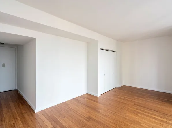 66 Rockwell Place image 4 of 20