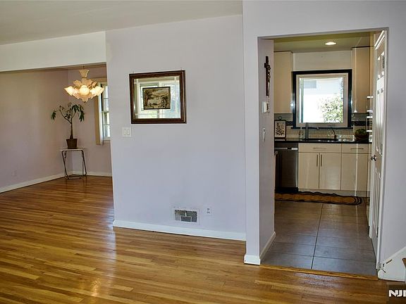 3rd image of 477 Chestnut Avenue