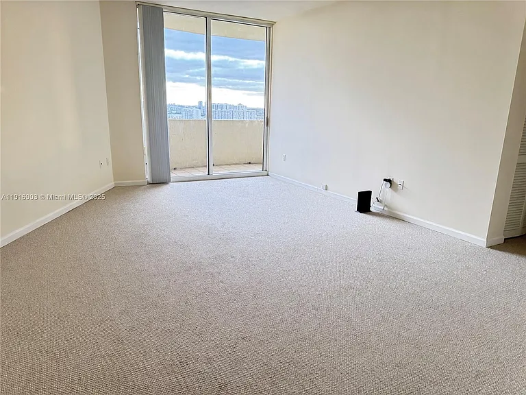 19501 W Country Club Dr #Penthouse 06 — Photo 7
