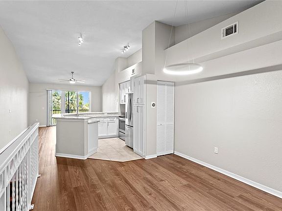 2nd image of 943 Normandy Trace Rd