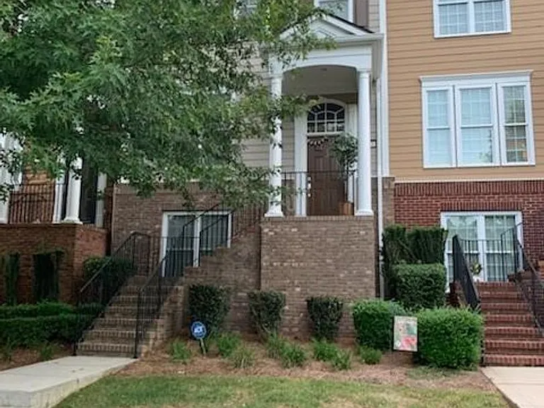 1054 Drayton Ct — Photo 1
