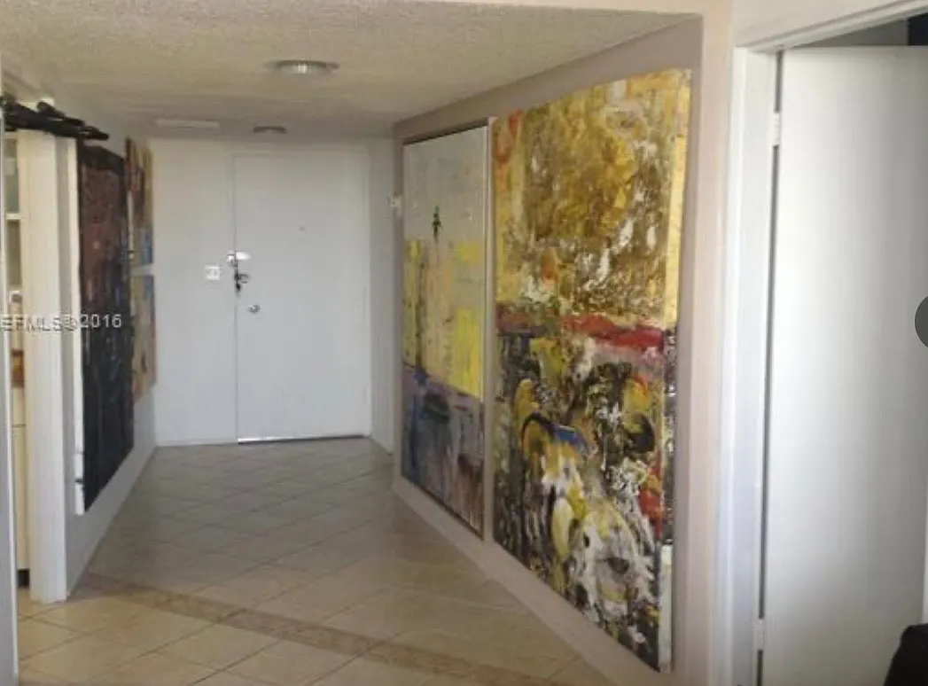 1 bed, 1.5 bath, 920 sqft, $2,600 — Photo 2