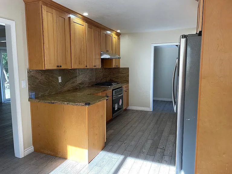 1002 Rockrose Ave — Photo 5