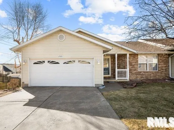 2521 W 63rd St, Davenport, IA 52806