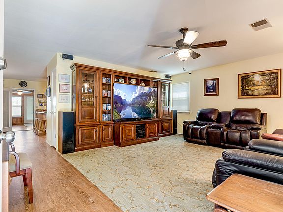 3rd image of 7201 Beck Dr NE