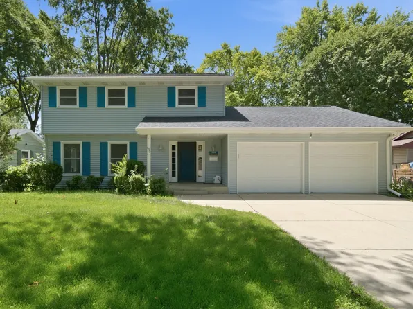 1520 Crestwood Ct, Aurora, IL 60506