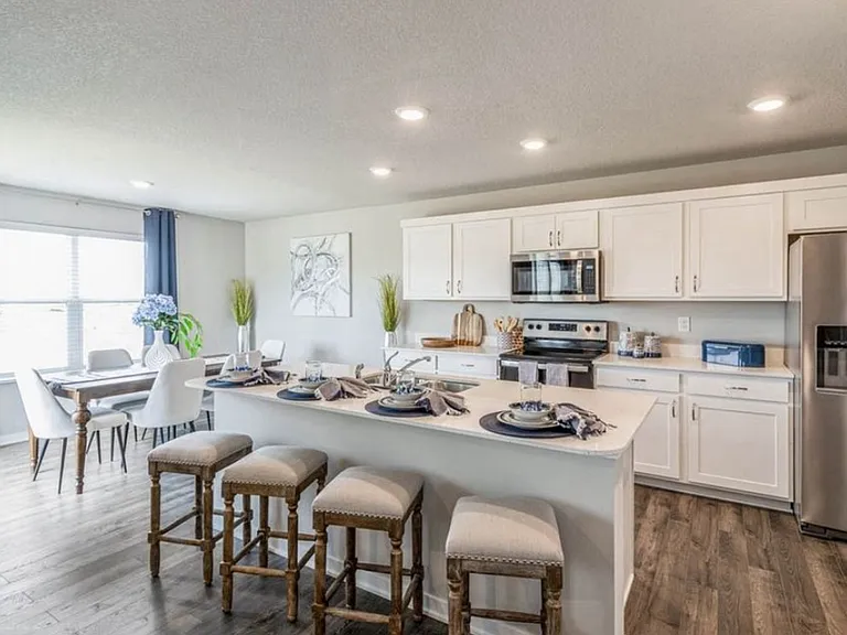 1215 NW Williamsburg Ln — Photo 3
