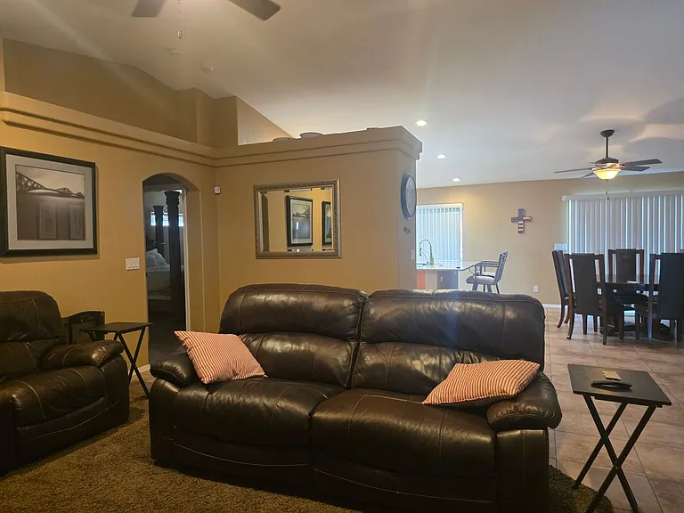 2121 E Desert Lakes Dr — Photo 7