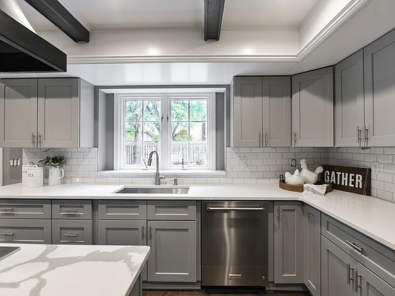 5th image of 9949 Devonshire Dr