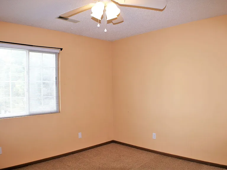 1040 Duchess Dr #7 — Photo 10