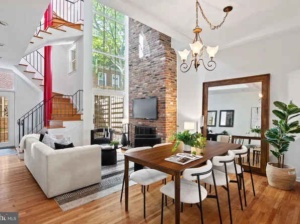1214 Pine St, Philadelphia, PA 19107