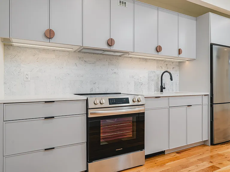 33 Franklin St #310 — Photo 2