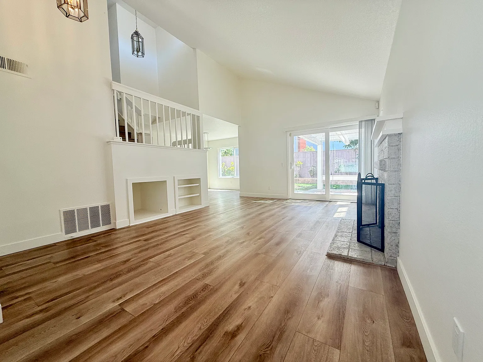 3 bed, 2.5 bath, 1350 sqft, $4,700 — Photo 3