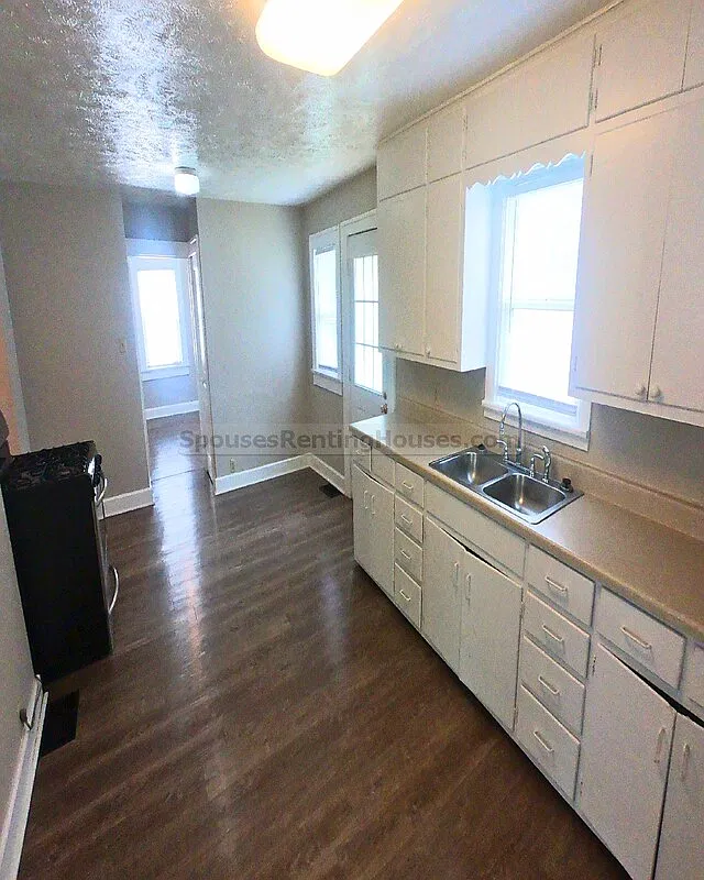 3 bed, 1.5 bath, $1,500 — Photo 3