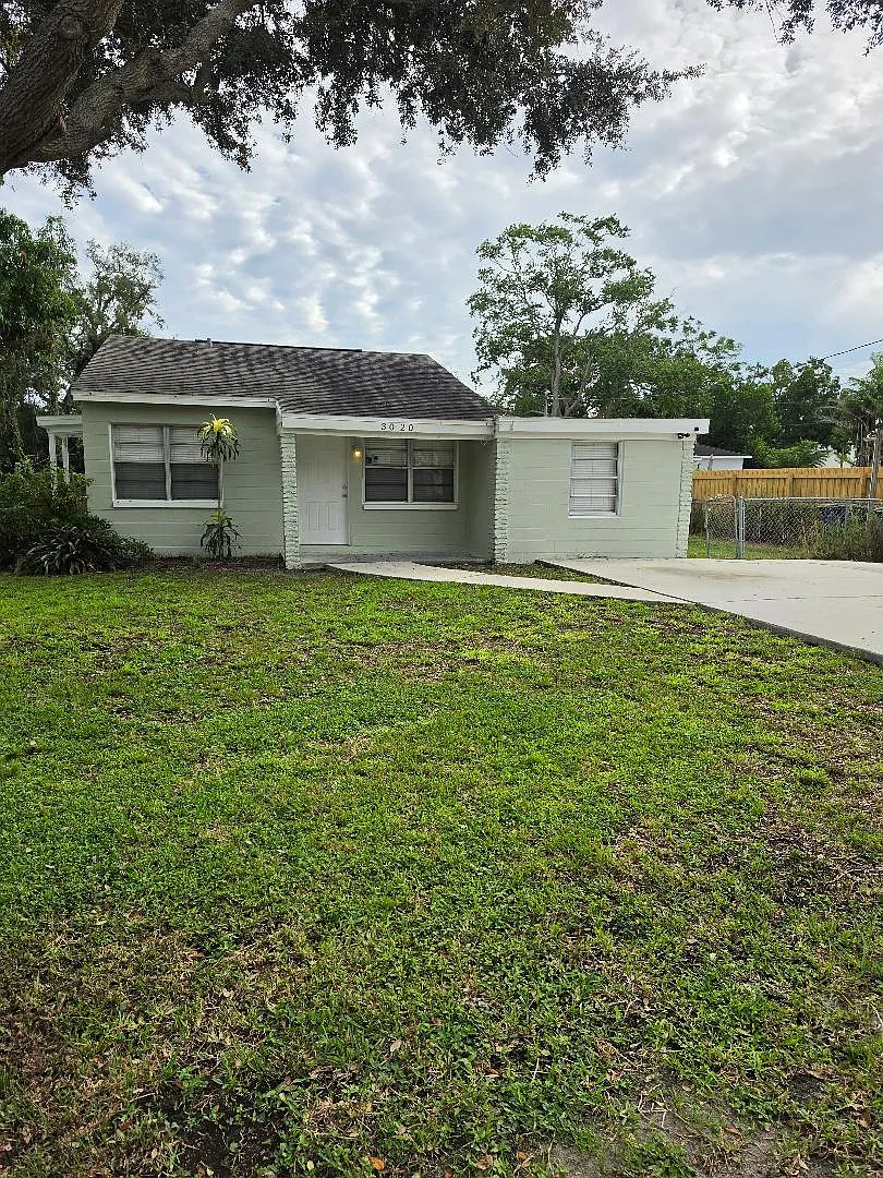3 bed, 1165 sqft, $2,000 — Photo 1