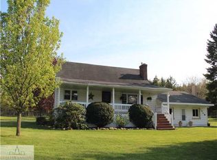 10484 Vfw Rd, Eaton Rapids, MI 48827