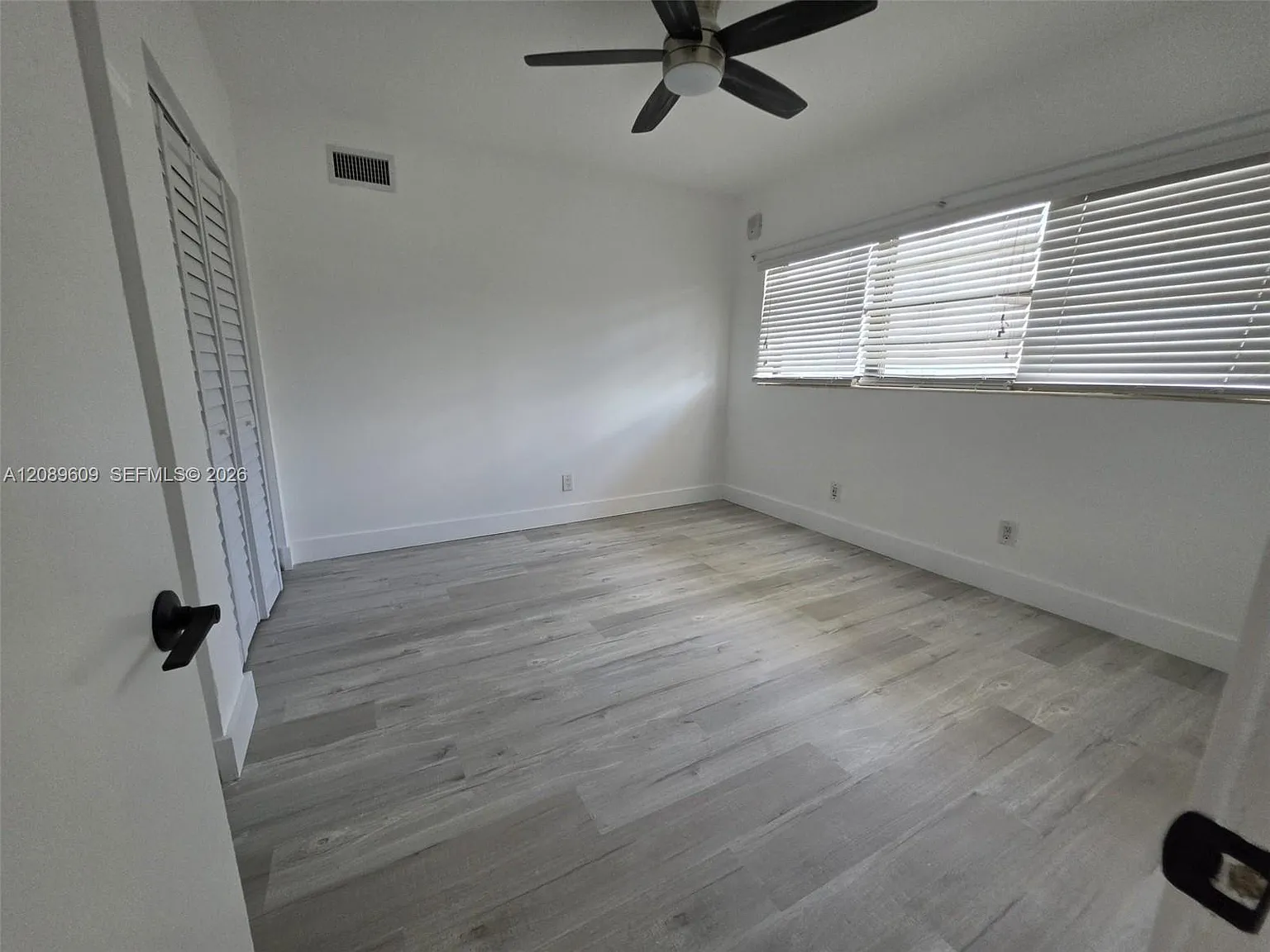 7845 NE Bayshore Ct — Photo 2