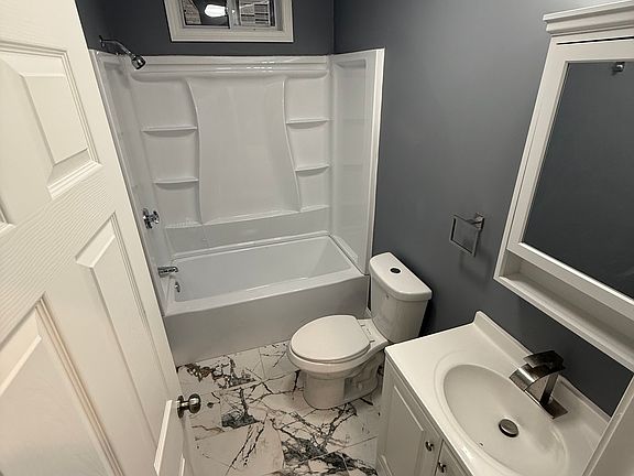 5th image of 12 Duncan Ave #3