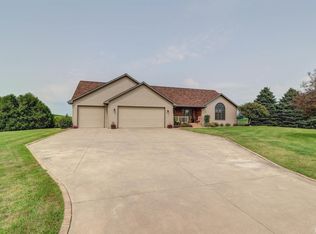 1414 380th Ave, Bryant, IA 52727