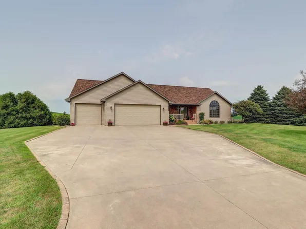 1414 380th Ave, Bryant, IA 52727