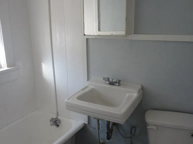 85 Evergreen — Photo 3