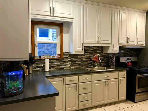 2nd image of 5112 W Wrightwood Ave