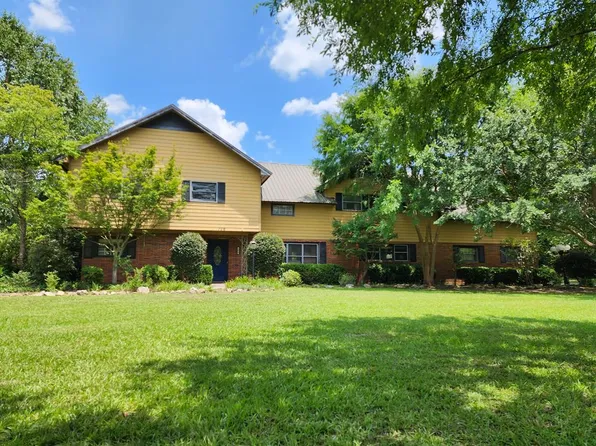 196 Walker Ave, Fitzgerald, GA 31750