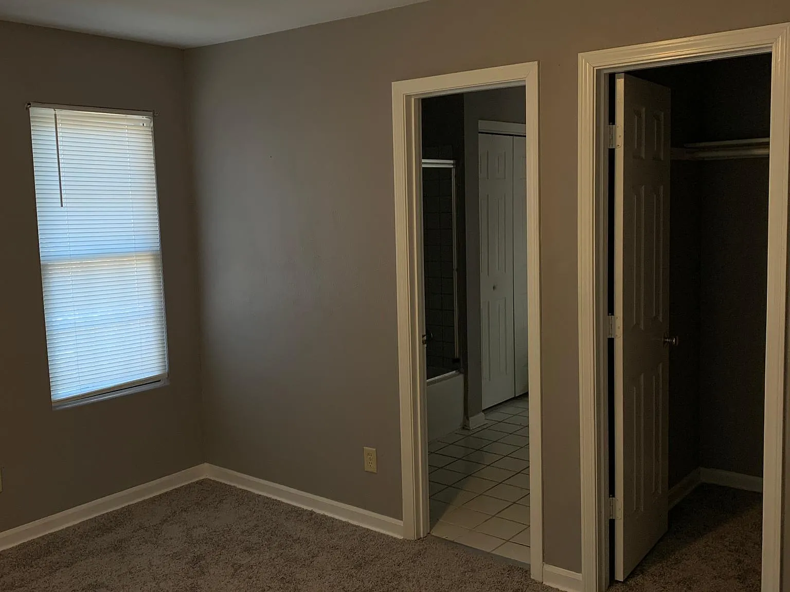 2 bed, 1200 sqft, $975 — Photo 3