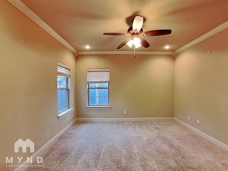 100 NE Larkspur Ln — Photo 9