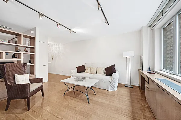 Rented by Compass | media 7