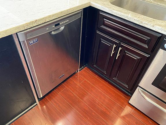 3rd image of 500 El Camino Real APT 206