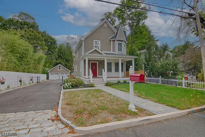 3 bed, 2.5 bath, $5,000 — Photo 1