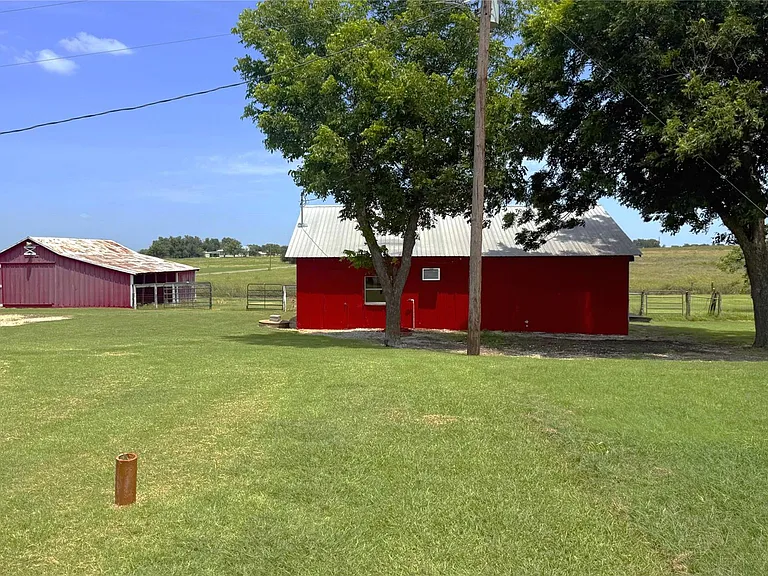 10150 FM 619 — Photo 30