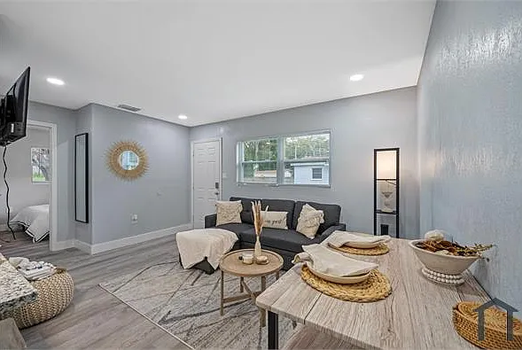 4313 W Woodlawn Ave #B — Photo 1