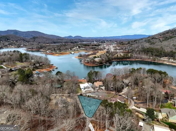 718 Beech Cove Dr, Hiawassee, GA 30546