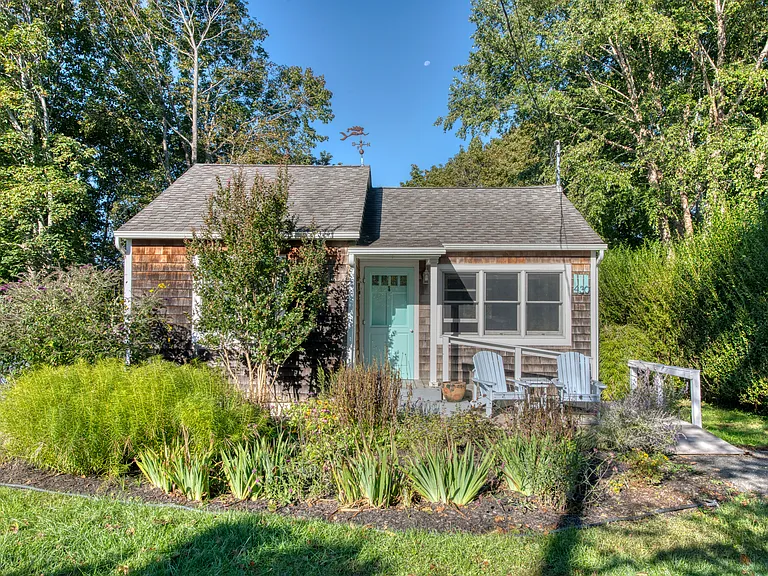 430 Terry Ln — Photo 1