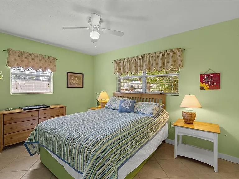 7860 Holiday Dr — Photo 14