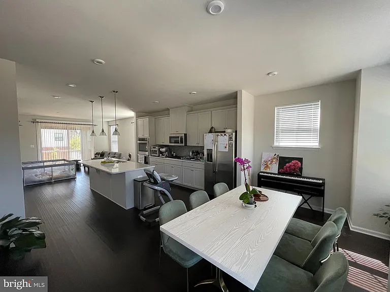 22264 Foundation Dr — Photo 13