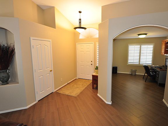 3rd image of 931 N Hillridge