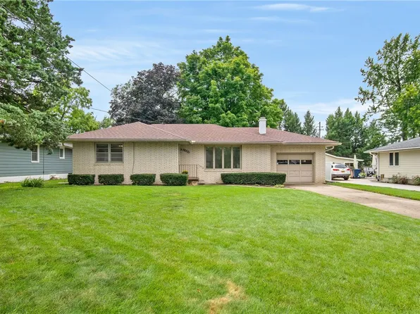 7406 Madison Ave, Urbandale, IA 50322