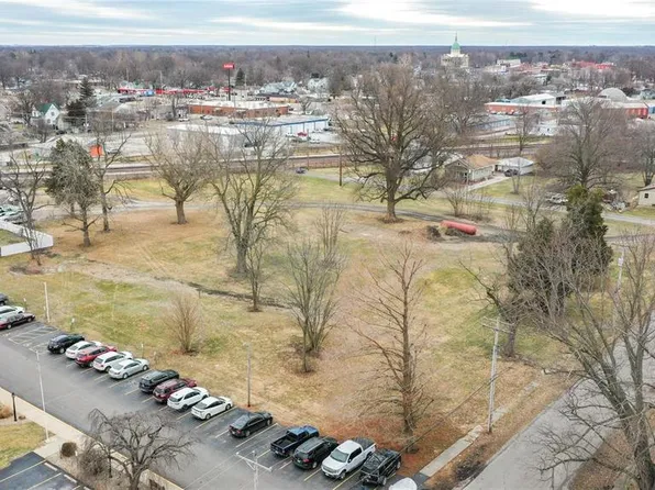 318 E Buchanan St, Carlinville, IL 62626