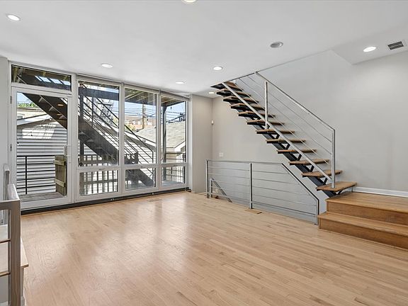 5th image of 1015 N Hermitage Ave #B