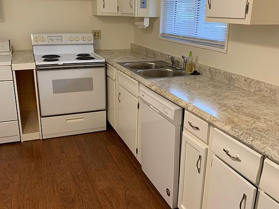 5th image of 3104 Carrier Ave