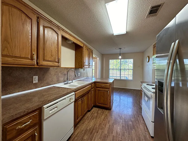 2713 S 87th Dr — Photo 10