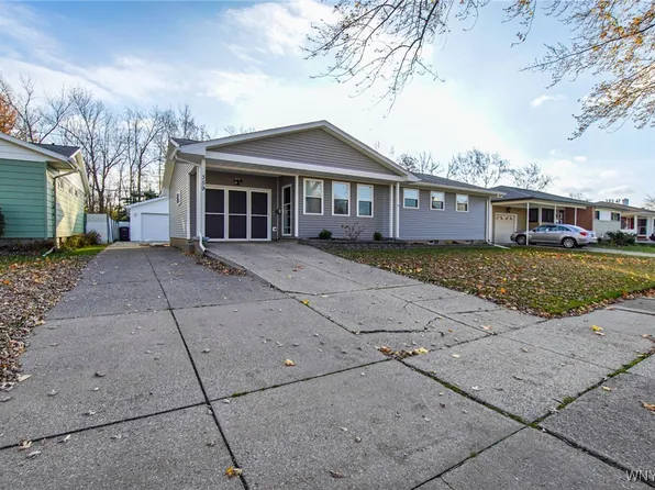 359 Evergreen Dr, Tonawanda, NY 14150
