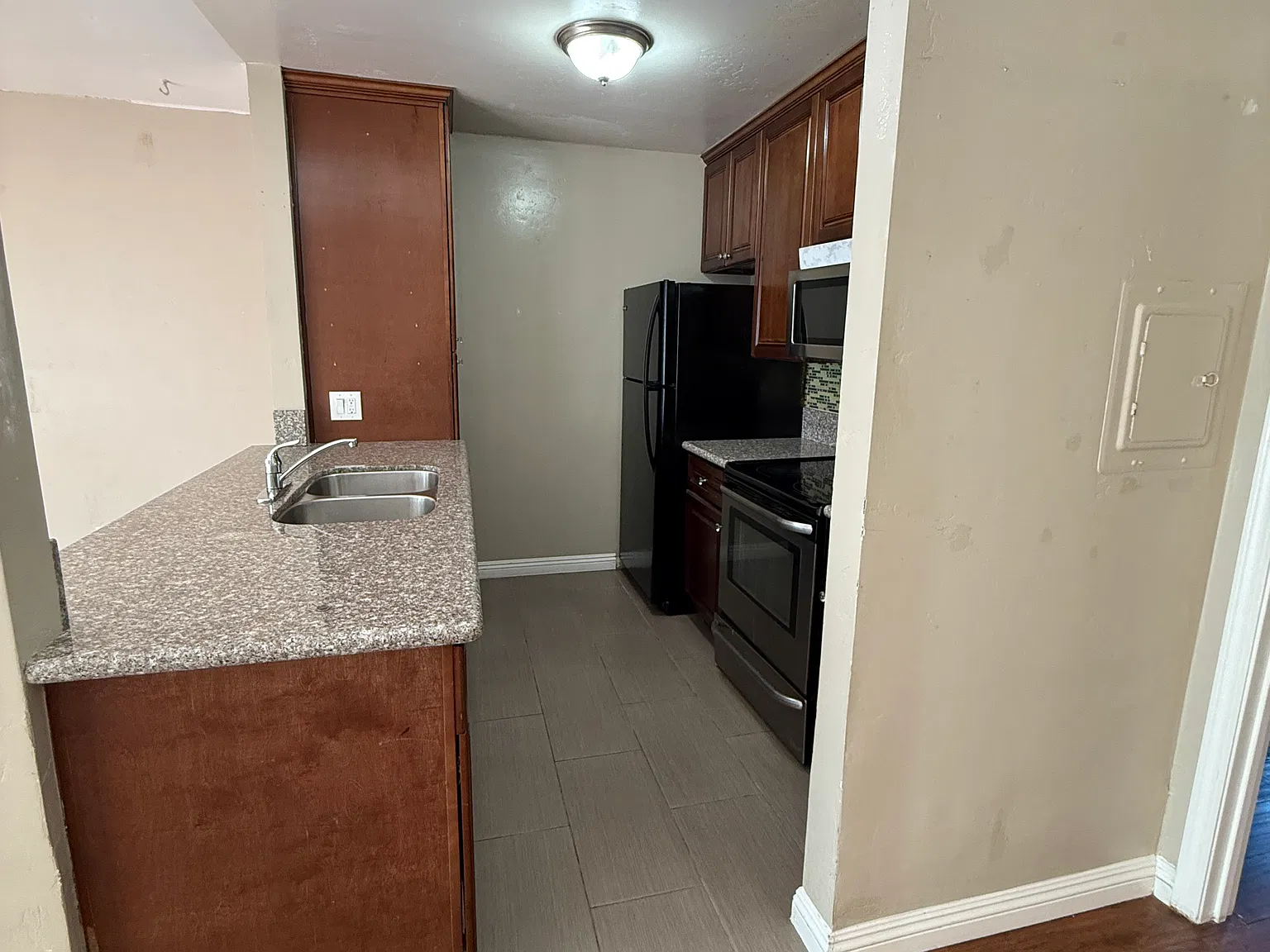 1 bed, 750 sqft, $1,850 — Photo 3