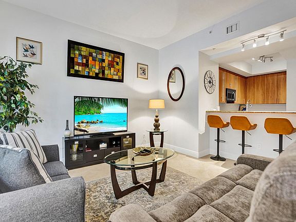 2nd image of 2633 NE 14th Avenue #104