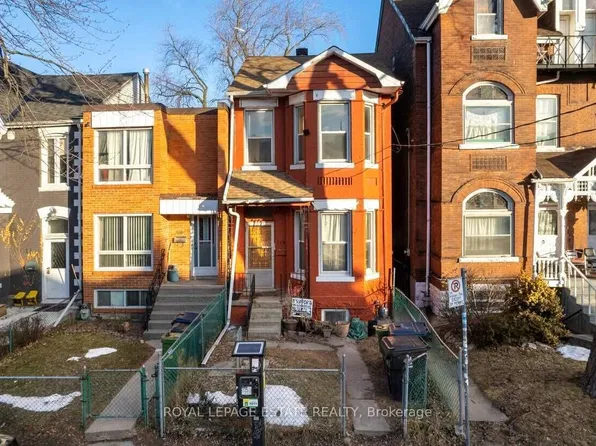 114 Baldwin St, Toronto, ON M5T 1L6