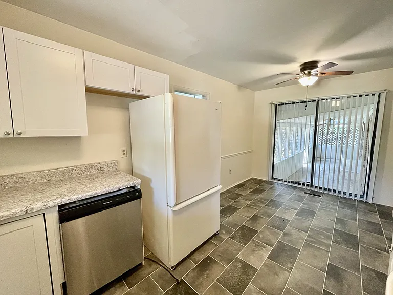 717 Rockwood Dr — Photo 13